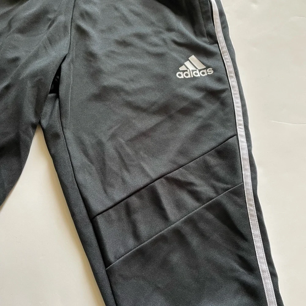 Adidas Youth Jogger Pants Dark Grey w/ Three Stripe Size M